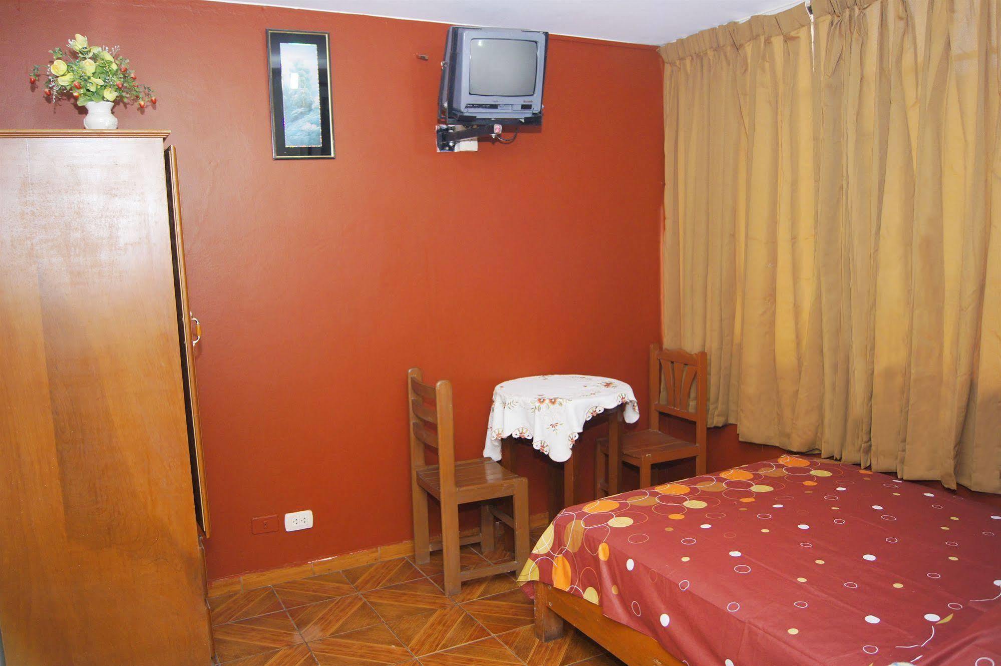 Hostal Las Fresas Lima Airport Callao Exterior photo